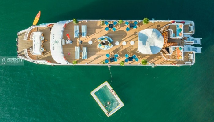 Day Cruise Lan Ha Vietnam crociera in giornata Serenity Pool Nuotare